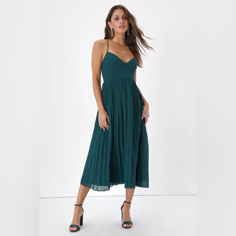 Perfectly Passionate Emerald Green Pleated Sleeveless Midi Dress